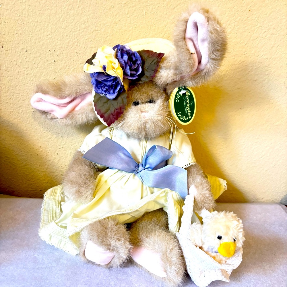 NWT Vintage Adorable Bearington Plush Bunny with Duckling in a crochet basket